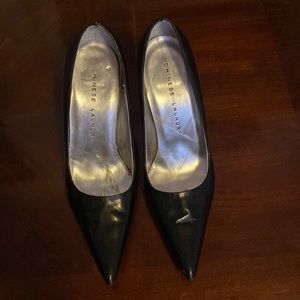 🦊 Chinese Laundry black pumps. Shoes have some wear and are priced to reflect.